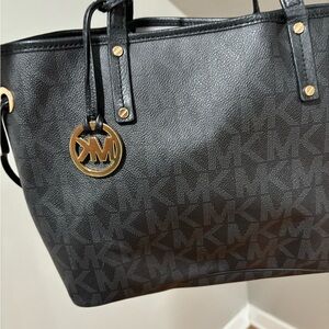 Michael khors tote bag